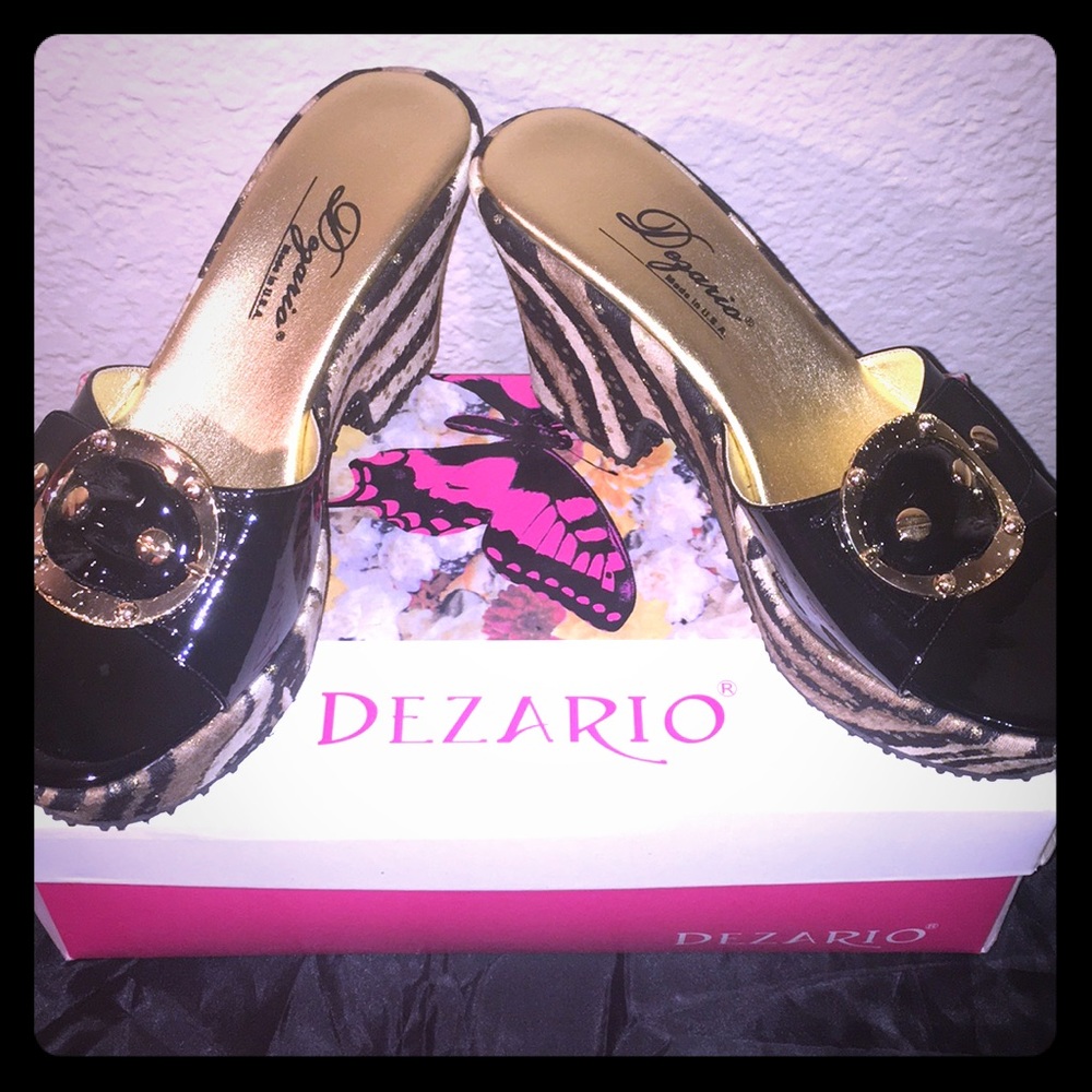 Demario Yara Black patent wedge